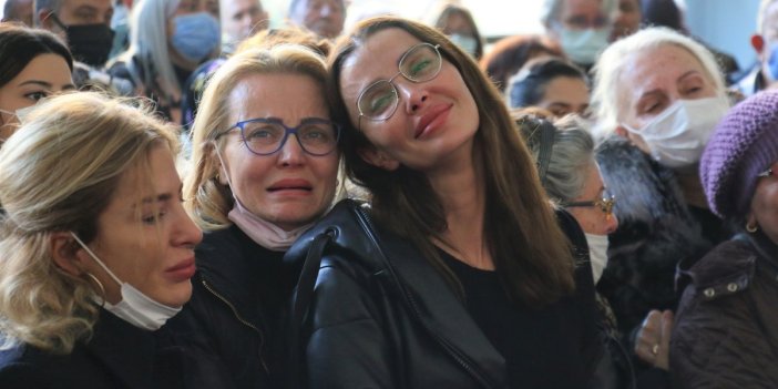 Özge Ulusoy, babasının cenaze töreninde güçlükle ayakta durdu