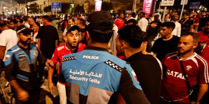 Katar polisiyle Faslı taraftar stat önünde birbirine girdi