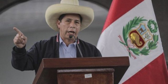 Peru'da devlet başkanı kongreyi feshetti