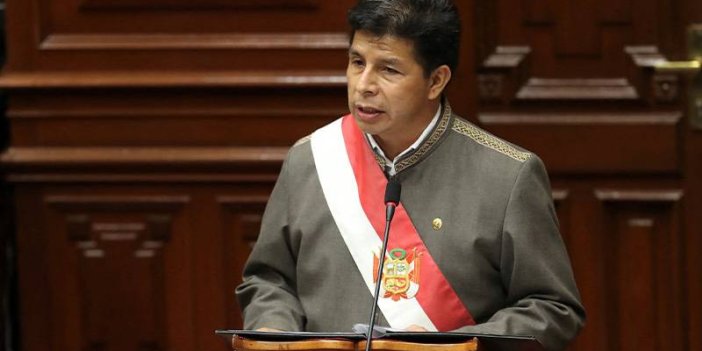 Peru’da Kongreyi fesheden Devlet Başkanı Castillo görevden alındı