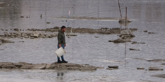 Van Gölü'ndeki su çekilmesi sürüyor