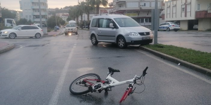 Bisikletli sürücü ile hafif ticari araç çarpıştı: 1 yaralı