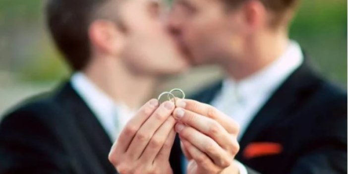 Eşcinsel evlilikleri koruma altına alan tasarı onaylandı