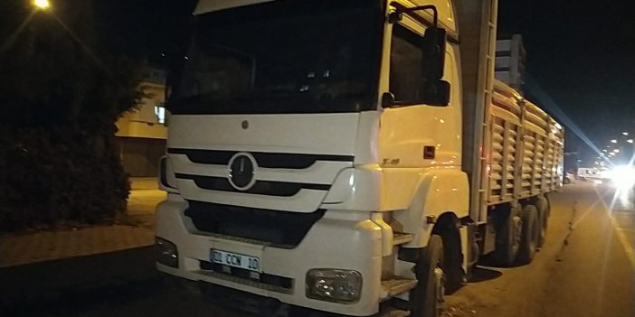 Adana'da kamyonla çarpışan motosikletin sürücüsü ağır yaralandı