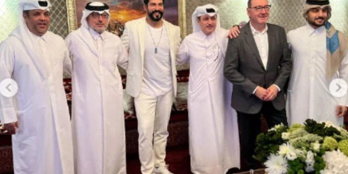 Cinsel istismar suçuyla yargılanan Kevin Spacey ile Katar'da buluşan Burak Özçivit'e tepki yağıyor: Bu insanla aynı karede olmanız utanç verici...