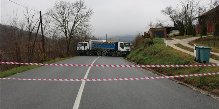 Kosova'nın kuzeyinde barikat krizi büyüyor. Sırplar nöbet tutuyor