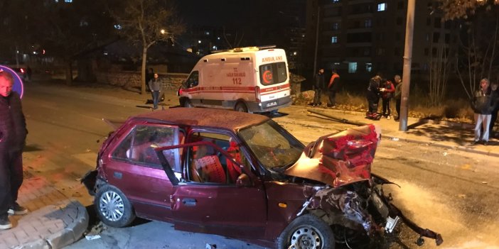 Hasta taşınan ambulans ile otomobil çarpıştı: 7 yaralı