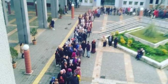 'Fakirlik edebiyatı yapılıyor' diyen AKP'li Canikli'nin memleketinde vatandaşlar yardım kuyruğuna girdi