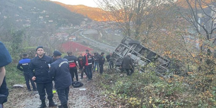 Zonguldak'ta servis aracı şarampole devrildi. 1 öğrenci öldü, 15 kişi yaralandı