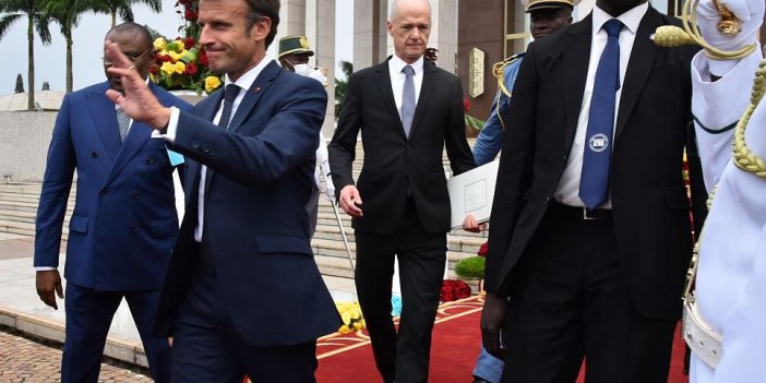 Macron, Fransa-Fas maçı için Al Bayt Stadı'na geldi