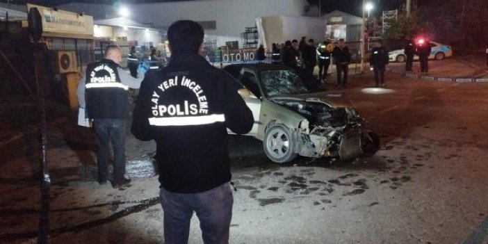 Bursa’da duvara çarpan otomobildeki 2 kişi öldü
