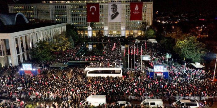 Saraçhane’deki tarihi buluşmayı Reuters böyle duyurdu: Türkiye'de binlerce kişi İBB Başkanı’nın mahkumiyetini protesto etti