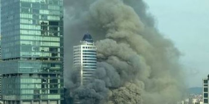 İstanbul'da dev AVM'de yangın. Dumanlar gökyüzünü kapladı