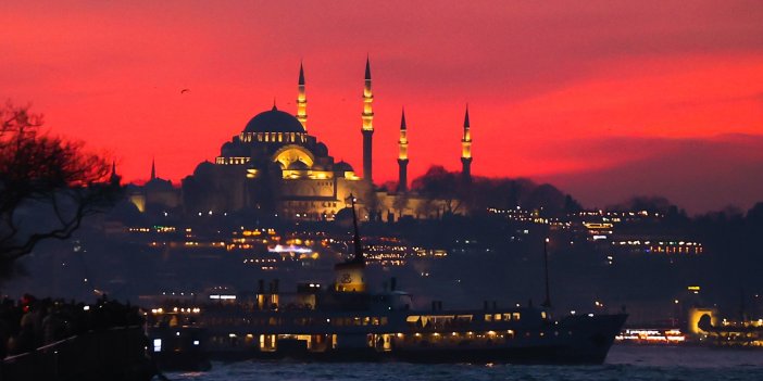 İstanbul'da günbatımı. Manzarayı görenler dönüp bir kez daha baktı