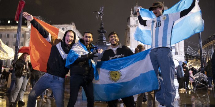 Arjantin'de milyonlar sokakta: Çılgınlar gibi şampiyonluğu kutluyorlar