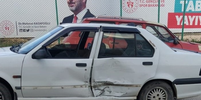 Bilecik'te otomobil ile minibüs çarpıştı: 1 yaralı