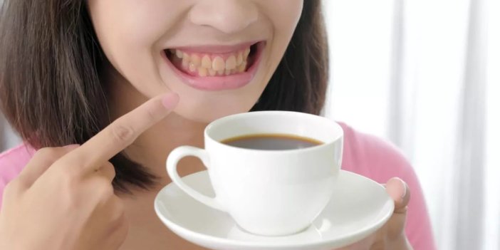 Dişlere çay ve kahvenin olumsuz etkilerine böyle son vereceksiniz. Etkisi 2 yıl sürüyor