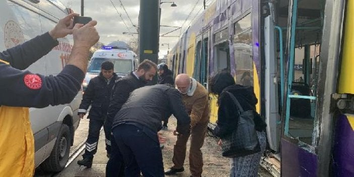 Kabataş'ta tramvay elektrik direğine çarptı