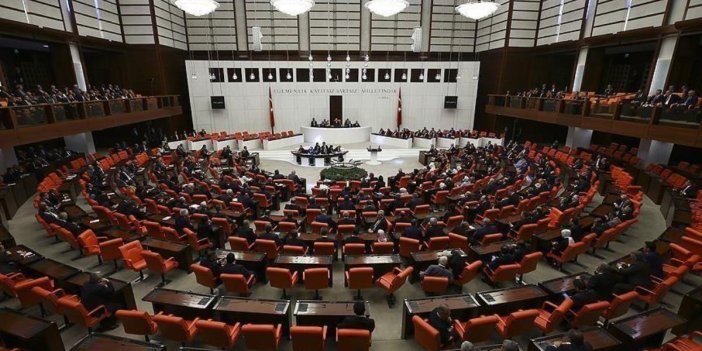 AKP ve MHP istedi, Meclis tatil edildi. EYT’liler unutuldu