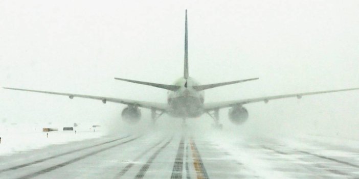 Kanada'da yoğun kar yağışı: 200 uçuş iptal