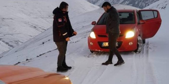 Bayburt'ta karda mahsur kalan 4 kişi kurtarıldı