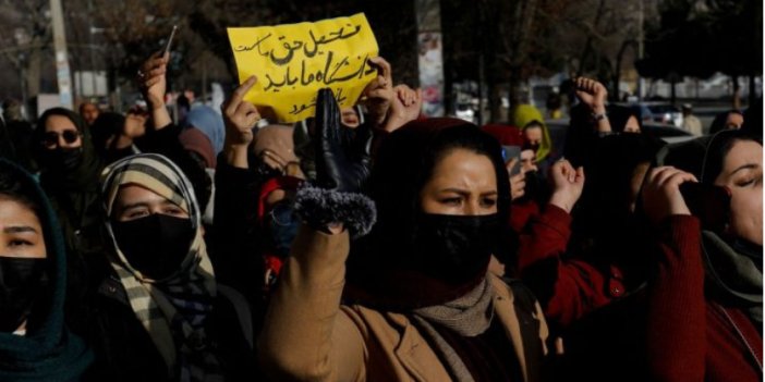 Afganistan'da kadınlar Taliban'a karşı sokağa çıktı! Korkusuzca direniyorlar