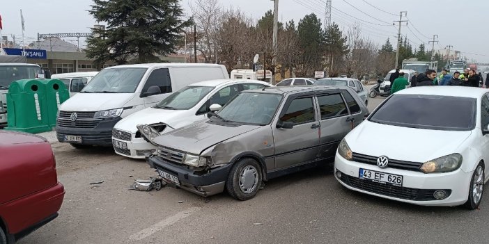 Kütahya’da 4 araç birbirine girdi: 1 yaralı