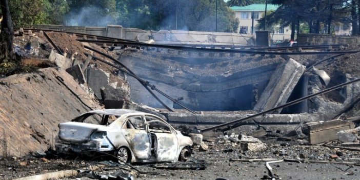 Güney Afrika'da akaryakıt tankeri patladı. 10 kişi öldü