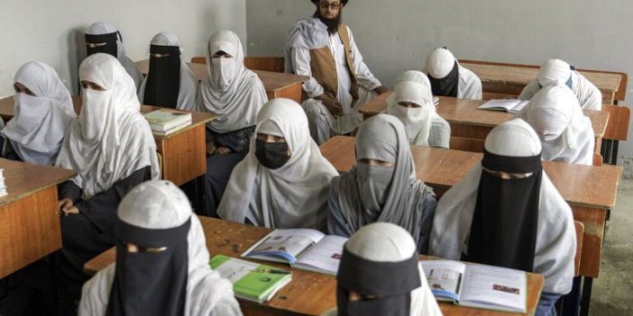 Taliban'dan kadınlara bir yasak daha. Daha önce de eğitim almaları yasaklanmıştı
