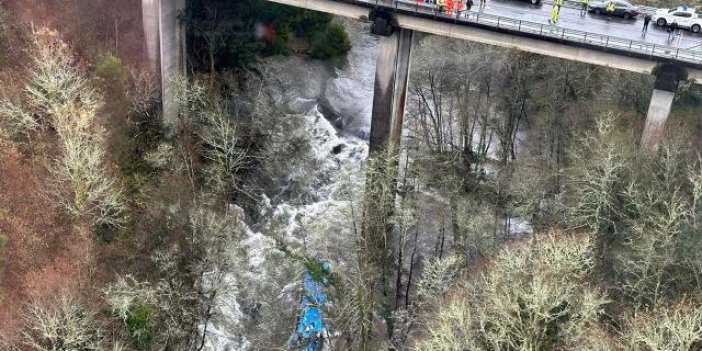 İspanya'da otobüs nehre düştü: 3 ölü