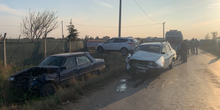 Tekirdağ’da feci kaza: İki otomobil kafa kafaya çarpıştı, 3 yaralı