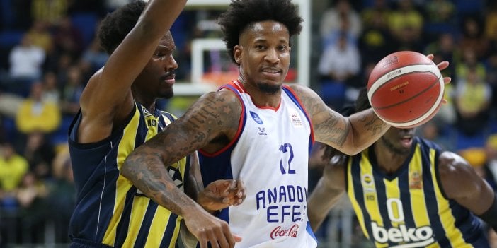 Nefes kesen maç Fenerbahçe Beko'nun. Clyburn'ün 39 sayısı Anadolu Efes'e yetmedi