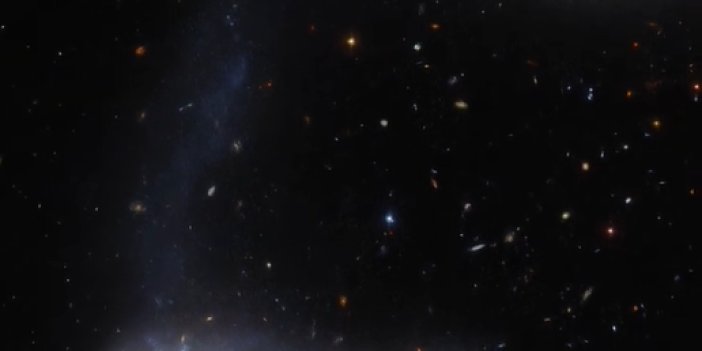 Hubble Uzay Teleskobu’ndan tuhaf keşif: Kollu galaksi