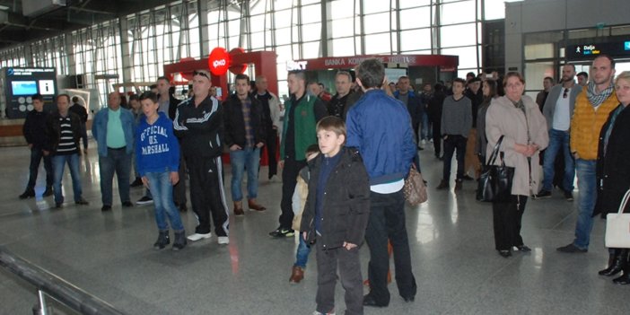 Kosova’da kapatılan havalimanı tekrar açıldı