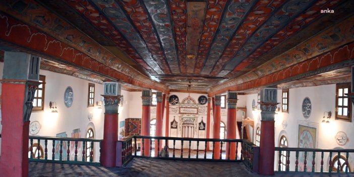 Yozgat'ta duvarlarında orijinal resim ve el yazmaları bulunan tarihi cami ibadete açıldı