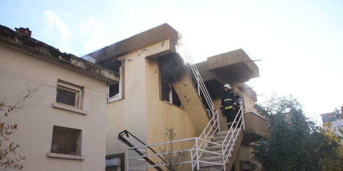 Antalya'da bir evde çıkan yangında anne ile kızı son anda kurtuldu