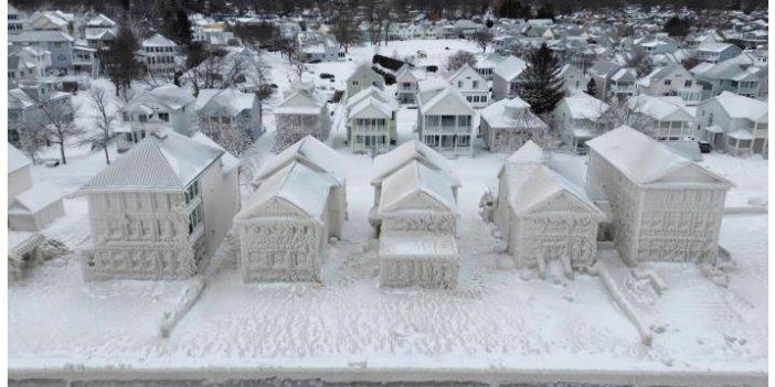 En sert kışını yaşayan ABD'de göl kenarındaki evler bile buz tuttu
