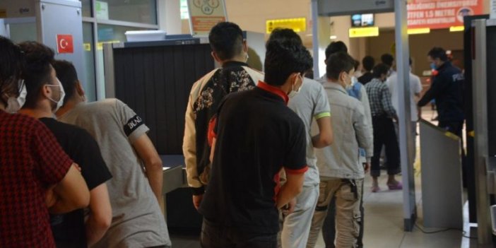 Kocaeli'de 22 düzensiz göçmen sınır dışı edildi