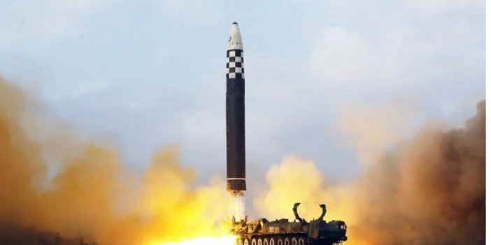 Kuzey Kore yılbaşında da boş durmadı yine füze fırlattı: Kimse buna anlam veremedi