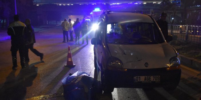 Adana'da otomobil karşıdan karşıya geçen iki kadına çarptı. 1 ölü