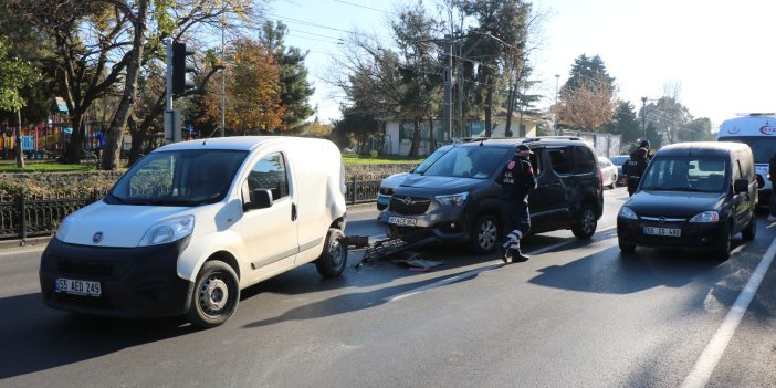 Hafif ticari araç kırmızı ışıkta duran araçlara çarptı: 1 yaralı