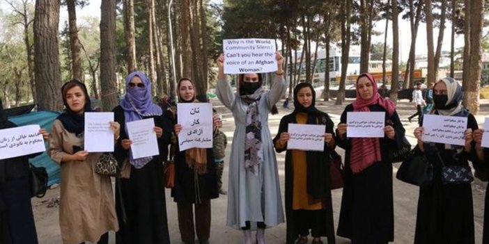 İngiliz üniversiteleri Afgan kadınlara ücretsiz kurs sunacak