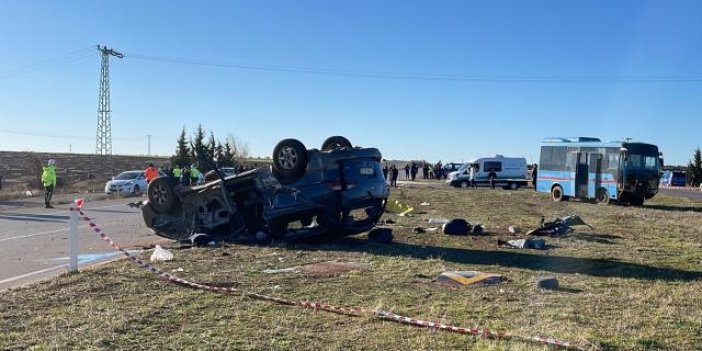 Gaziantep'te öğrenci servisiyle hafif ticari araç çarpıştı: 1 ölü, 12 yaralı