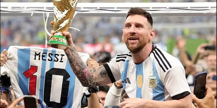 Messi'nin kaldırdığı kupa sahte çıktı