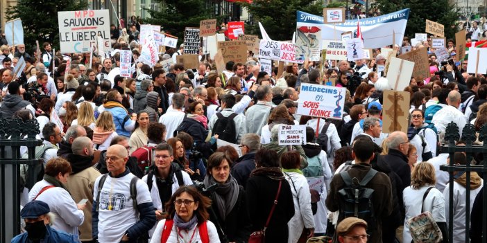 Fransa'da pratisyen hekimlerden protesto   