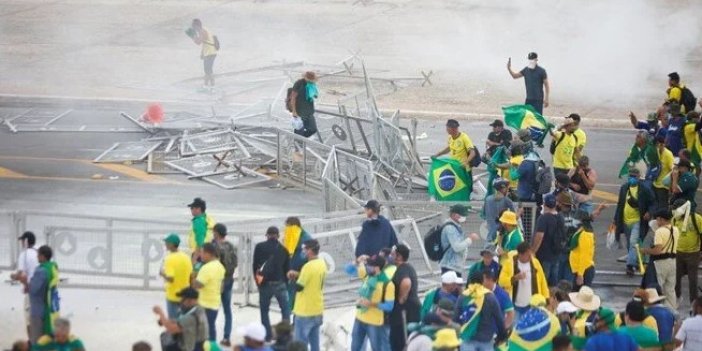Son Dakika... Brezilya'da eski başkanın destekçileri polisle çatışıp Kongre binasını bastı