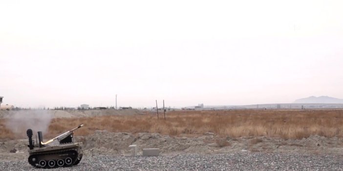 İnsansız kara aracından ilk füze atışı yapıldı. Türkiye’nin robot askeri