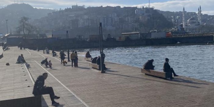 Zonguldak'ta vatandaşlar sahile akın etti