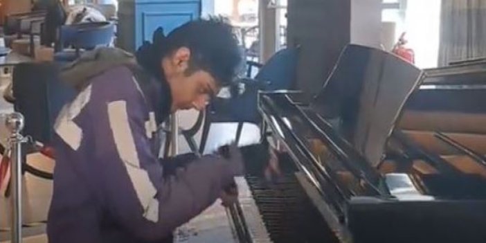 Sipariş götürdüğü evin piyanosunda Türk Marşı'nı muhteşem çalan kuryeye büyük davet
