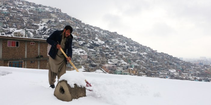 Afganistan'ın başkenti Kabil'e kara kış